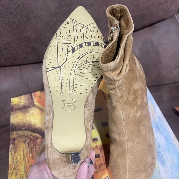New Bella Vita tan suede pointy toe boots gorgeous 7 $129 - Picture 2 of 7